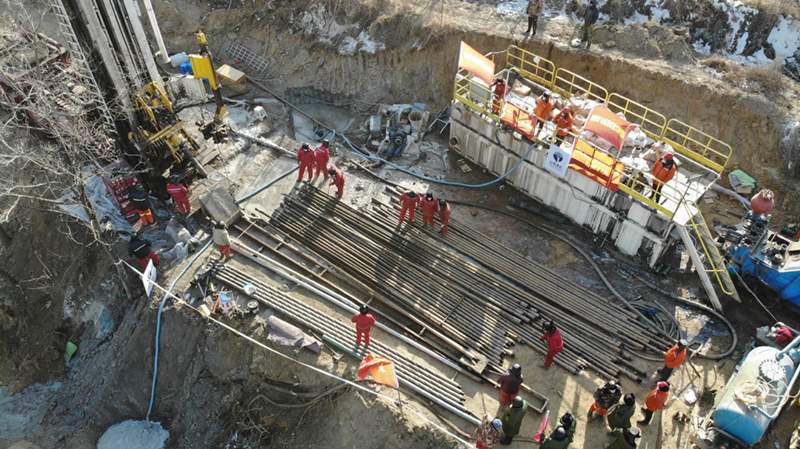 Continúan los trabajos de rescate en la mina de oro de Hushan, en Qixia, provincia de Shandong. Desde el 10 de enero hay 22 mineros atrapados bajo tierra. (Foto: Wang Kai/ Xinhua)