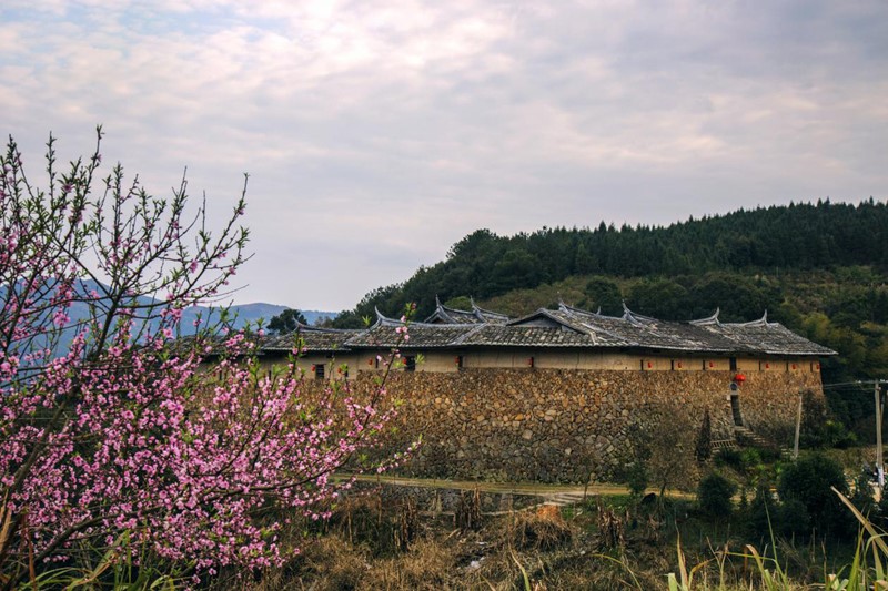 Niangzhai, castillo tradicional chino en la aldea Liangzhai, Fuzhou, provincia de Fujian, tiene más de 300 a?os de historia y cubre un área de más de 7.000 metros cuadrados. [Foto: Zhu Xianghao/ China Daily]