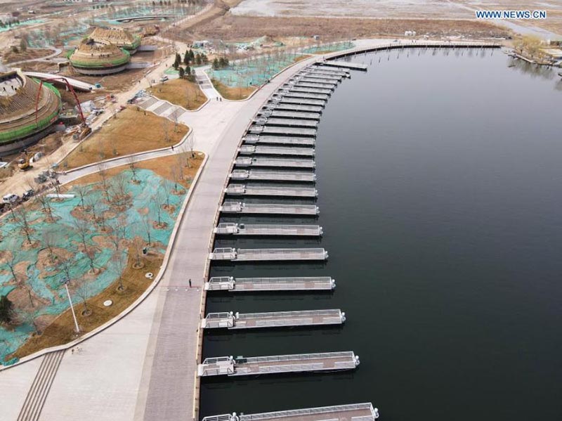 Foto aérea tomada el 16 de marzo de 2021 muestra el muelle turístico del lago Baiyangdian en la Nueva área de Xiongan, en la provincia de Hebei, en el norte de China. 