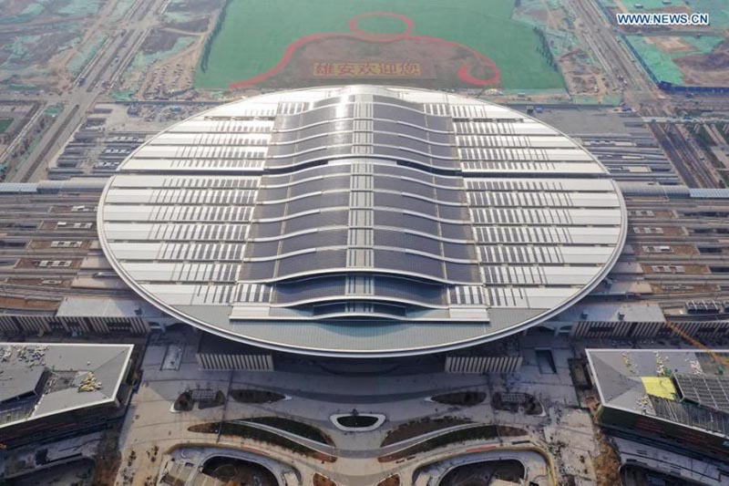 Foto aérea tomada el 1 de abril de 2021 muestra la Estación de Trenes de Xiongan, desde donde parte el ferrocarril interurbano Beijing-Xiongan, en la nueva área de Xiongan, provincia de Hebei, en el norte de China.