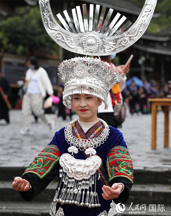 El asentamiento Miao más grande del mundo: la aldea Miao de Qianhu, en Xijiang, provincia china de Guizhou