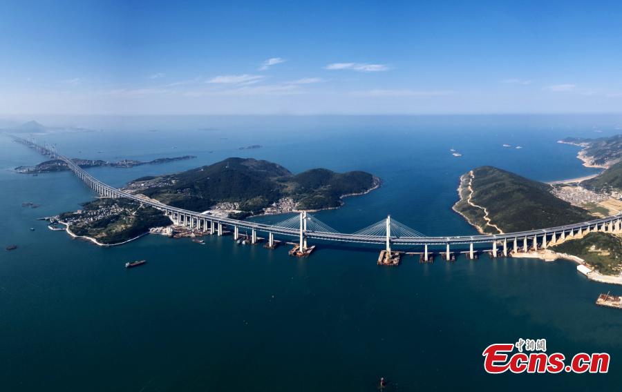 La foto muestra el puente ferroviario del estrecho de Pingtan en Fujian, en el sureste de China. (Servicio de Noticias de China / Wang Dongming)