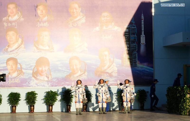 Realizan ceremonia de despedida para astronautas chinos de misión Shenzhou-12