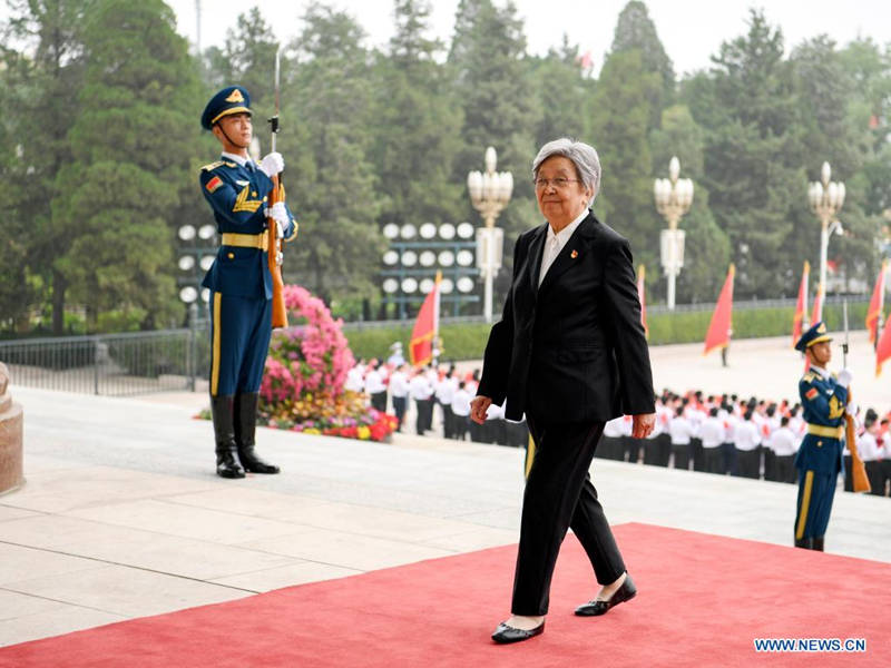 Huang Baomei llega al Gran Salón del Pueblo en Beijing, 29 de junio del 2021, para la ceremonia de entrega de la Medalla 1o de Julio. (Foto: Xinhua/ Yin Bogu)