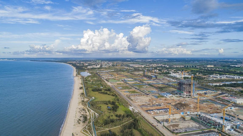 En construcción el Distrito Central de Negocios en la Nueva área de Jiangdong, parque industrial clave del puerto de libre comercio de Hainan, 25 de mayo del 2021. (Foto: Wang Chenglong/ Pueblo en Línea)