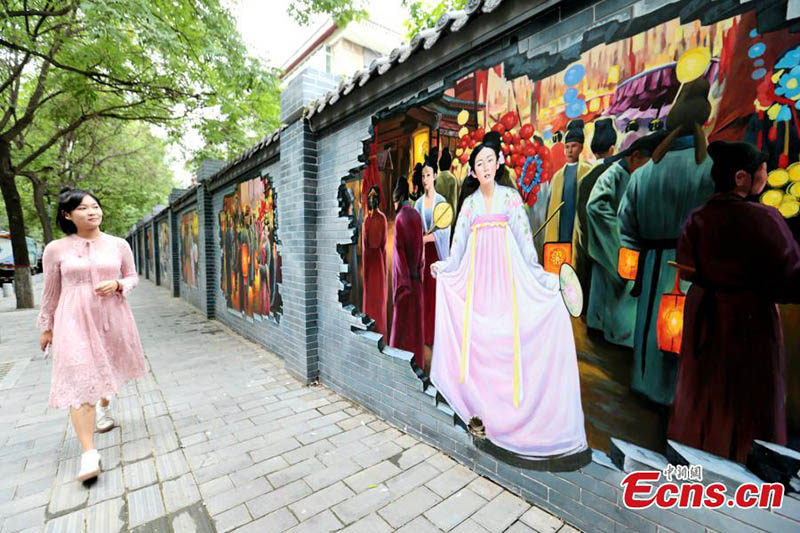 Murales con elementos chinos antiguos atraen a los visitantes a Xi'an