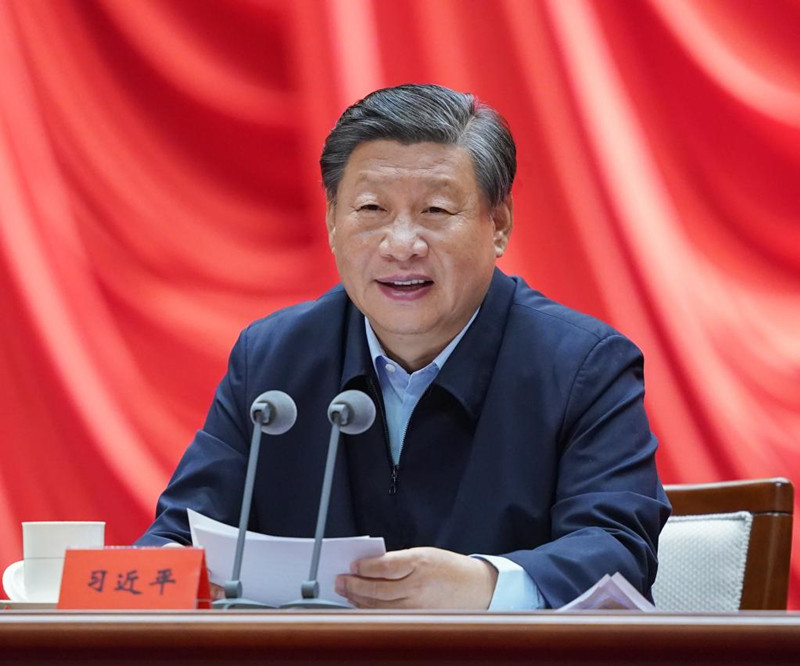 BEIJING, 1 septiembre, 2021 (Xinhua) -- El presidente chino, Xi Jinping, también secretario general del Comité Central del Partido Comunista de China (PCCh) y presidente de la Comisión Militar Central, se dirige a los participantes en la apertura de una sesión de capacitación para funcionarios jóvenes y de edad mediana, en la Escuela del Partido del Comité Central del PCCh (Academia Nacional de Gobernanza), el 1 de septiembre de 2021. (Xinhua/Shen Hong)