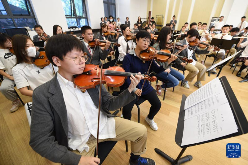 China evitará cargas de trabajo excesivas para estudiantes jóvenes