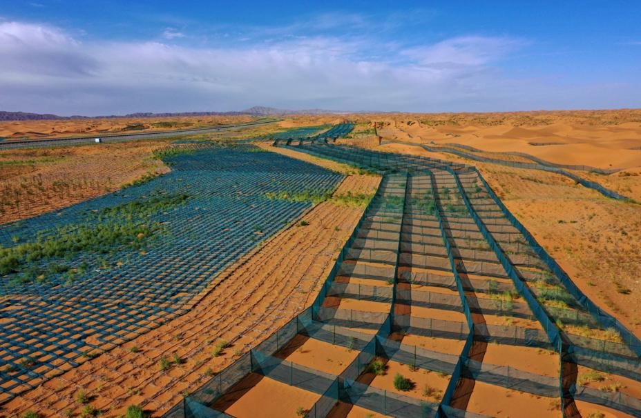 Autopista que cruza el desierto de Tengger avanza hacia su inauguración