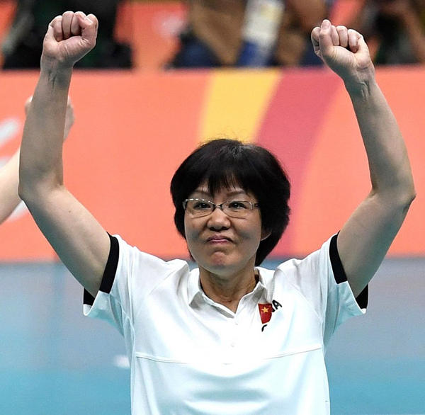 La legendaria Lang Ping renuncia como entrenadora del equipo de voleibol femenino