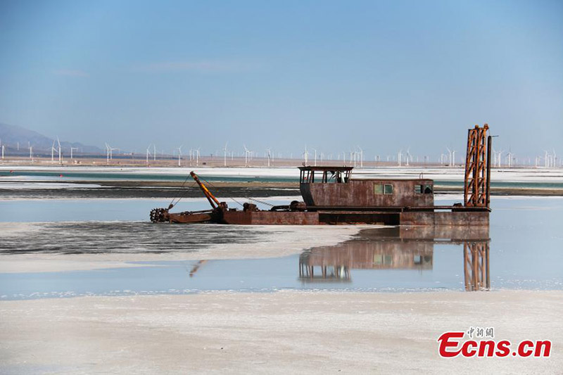 Imágenes de un paisaje oto?al de ensue?o en el lago salado de Caka en Qinghai