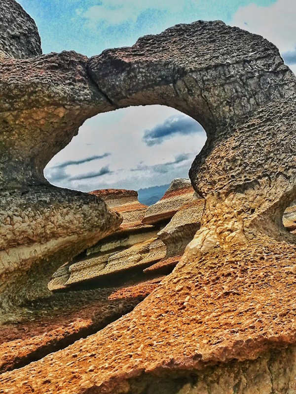 Fascinante bosque de piedra roja revela su vibrante antigüedad en Guizhou