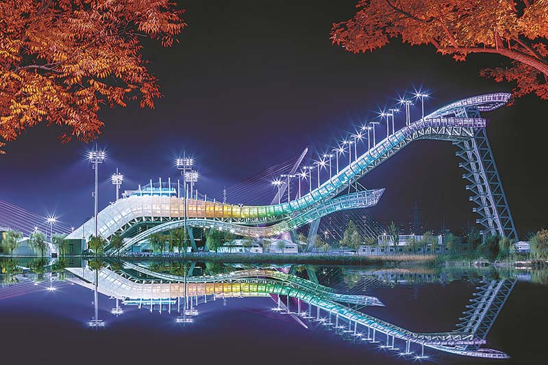 La Big Air Shougang en una imagen del miércoles en el Parque Shougang en Beijing, que albergará las grandes competiciones de esquí estilo libre y snowboard de los Juegos Olímpicos de Invierno de Beijing 2022. Gao Zehong / China Daily