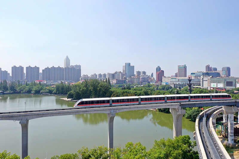 La ciudad de Wuhu, en la provincia de Anhui, en el este de China, inauguró oficialmente su primera línea de monorraíl el 3 de noviembre de 2021. [Foto / people.com.cn]