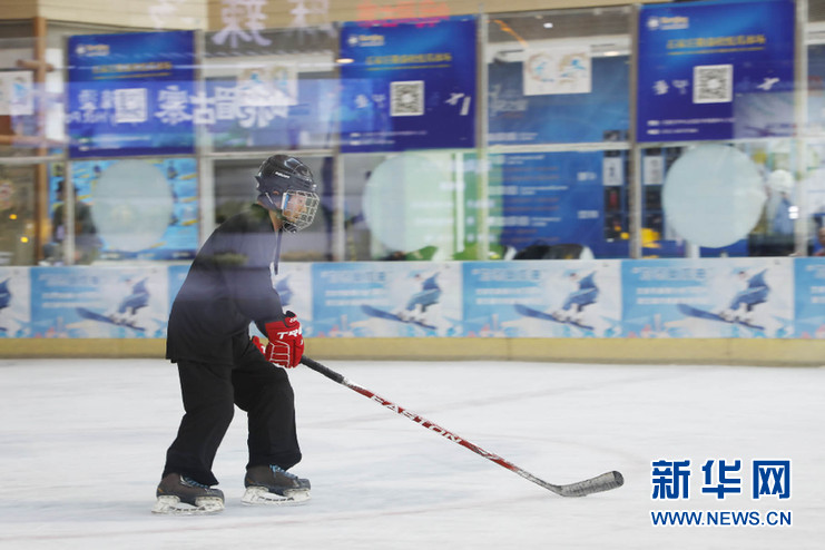 Cao Gang y su equipo de hockey de ancianos