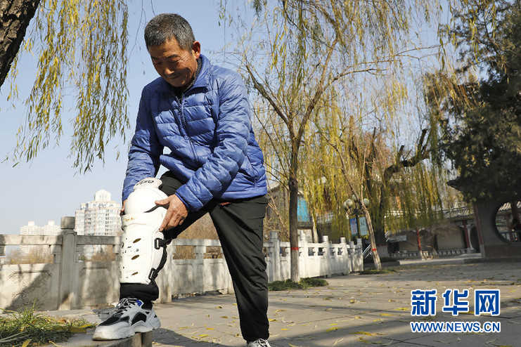 Cao Gang y su equipo de hockey de ancianos