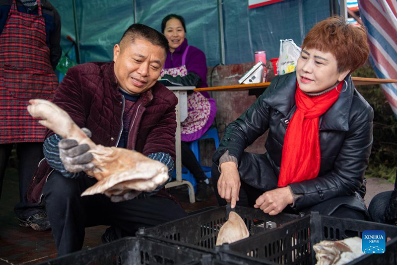 Hornos sin humo reducen la contaminación del aire en Chongqing