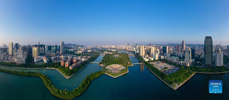 La foto aérea tomada el 29 de septiembre del 2021 muestra una vista de la ciudad de Xiamen, provincia de Fujian.