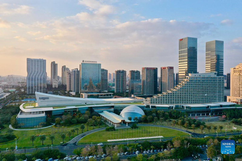 La foto aérea tomada el 9 de diciembre del 2021 muestra el Centro Internacional de Conferencias y Exposiciones de Xiamen, provincia de Fujian.