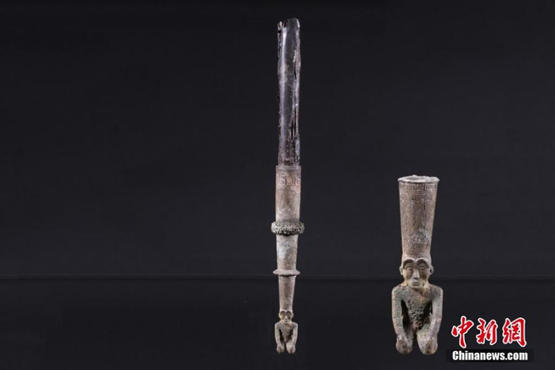 Foto sin fecha que muestra figuras de bronce halladas en la tumba de Guozishan, provincia de Jiangxi. (Foto: proporcionada por el Instituto Provincial de Reliquias Culturales y Arqueología de Jiangxi)