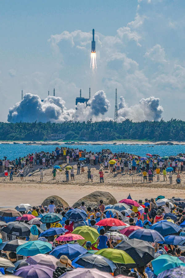 El 20 de septiembre de 2021, el cohete portador Long March 7 Yao-4 que transportaba la nave espacial de carga Tianzhou-3 se encendió y despegó en el Centro de Lanzamiento Espacial de Wenchang en Hainan. Foto de Wang Chenglong / Pueblo en Línea