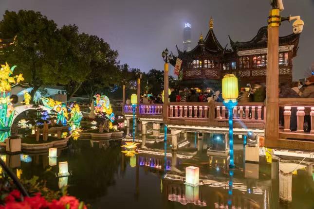 El espectáculo anual de faroles en el Jardín Yuyuan de Shanghai comenzó bajo la inspiración del a?o del tigre. [Foto: Gao Erqiang/ Chinadaily.com.cn]