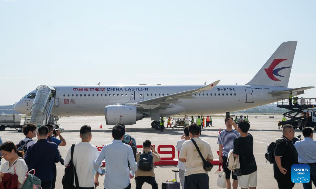 Comienza operación comercial de avión de pasajeros C919 de China