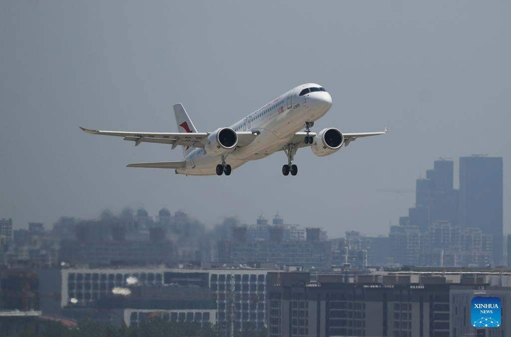 Comienza operación comercial de avión de pasajeros C919 de China