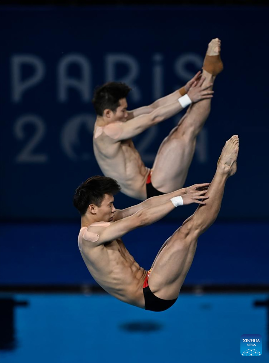 Chinos Wang y Long ganan oro en salto sincronizado de trampolín 3m masculino en Juegos Olímpicos de París