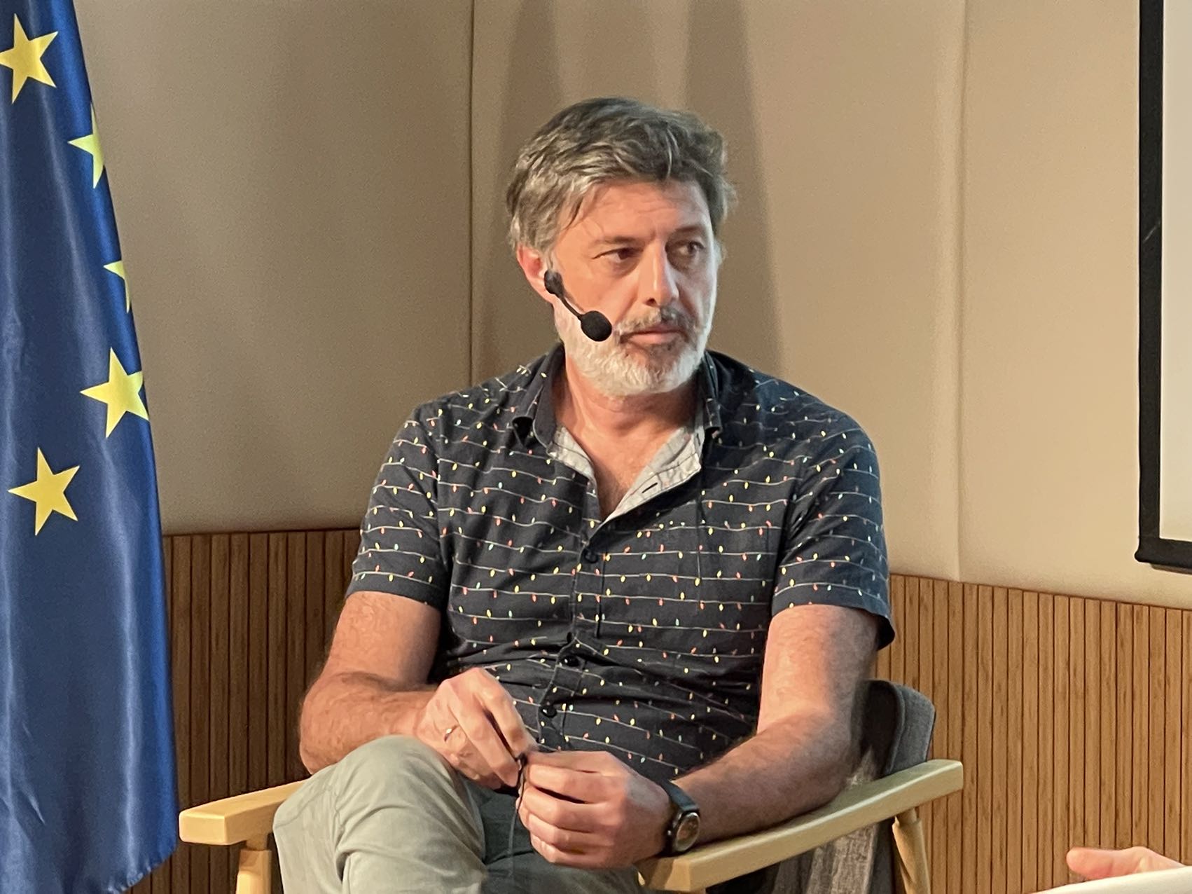 El escritor espa?ol Andrés Barba dialoga con sus lectores en el Instituto Cervantes de Beijing, 19 de agosto del 2024. (Foto: YAC)