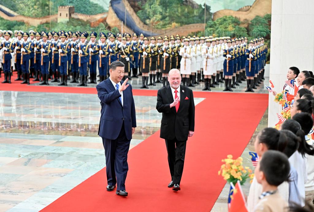 Xi se reúne con rey de Malasia