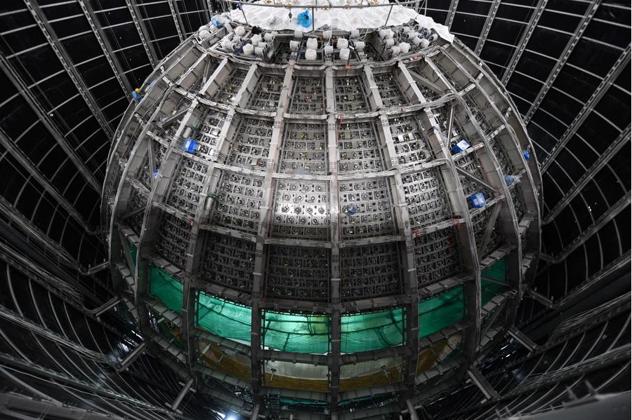 Esta foto, tomada el 15 de junio de 2023, muestra el sitio de construcción del observatorio subterráneo de neutrinos en Jiangmen, provincia de Guangdong, en el sur de China. (Xinhua/Deng Hua)