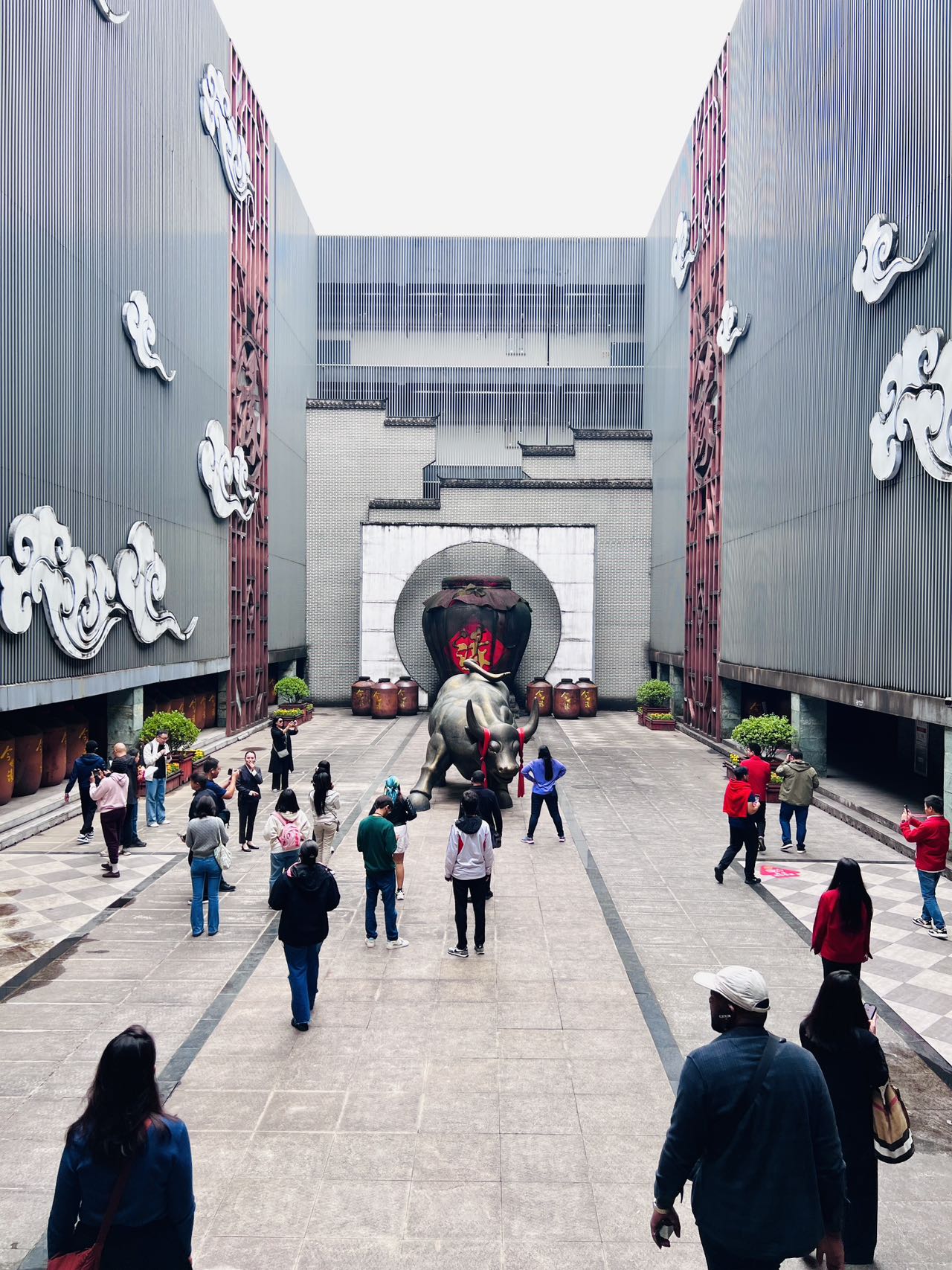 Imagen de la sala de exposiciones de la empresa de licor chino King’s Luck en la ciudad de Huai'an, provincia de Jiangsu, el 21 de octubre de 2024. Foto por álvaro Lago Sánchez, Diario del Pueblo digital. 