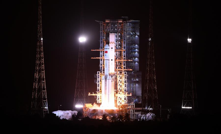 El cohete portador Gran Marcha-7 Y8 que transporta la nave espacial de carga Tianzhou-7 despega desde el Sitio de Lanzamiento de Naves Espaciales de Wenchang, en la provincia meridional china de Hainan, el 17 de enero de 2024. (Xinhua/Yang Guanyu)