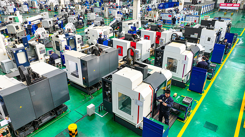 Trabajadores de una empresa de electrónica aeroespacial en Shenyang, provincia de Liaoning. (Foto: VCG)