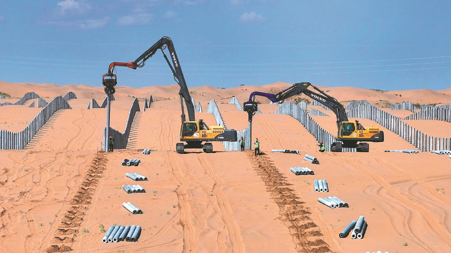 Zanjas para la instalación de paneles fotovoltaicos en Dalad Banner, Mongolia Interior, marzo del 2024. (Foto: Wang Xiaobo/ China Daily)