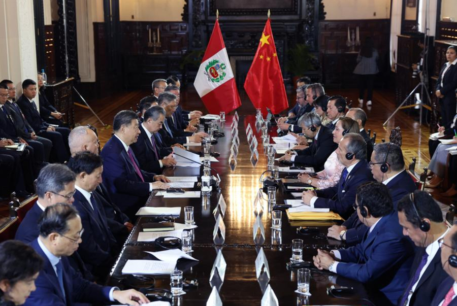 El presidente chino, Xi Jinping, mantiene conversaciones con la presidenta peruana, Dina Boluarte, en Lima, Perú, el 14 de noviembre de 2024. (Xinhua/Yao Dawei)