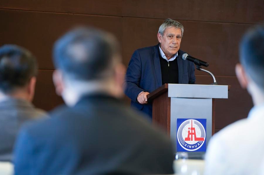 Imagen del 25 de septiembre de 2024 de Carlos Mu?oz, el presidente del Servicio de Comunicación Audiovisual de Uruguay, hablando durante un encuentro de la Agencia de Noticias Xinhua con medios de comunicación de Uruguay, en Montevideo, capital de Uruguay. (Xinhua/Nicolás Celaya)