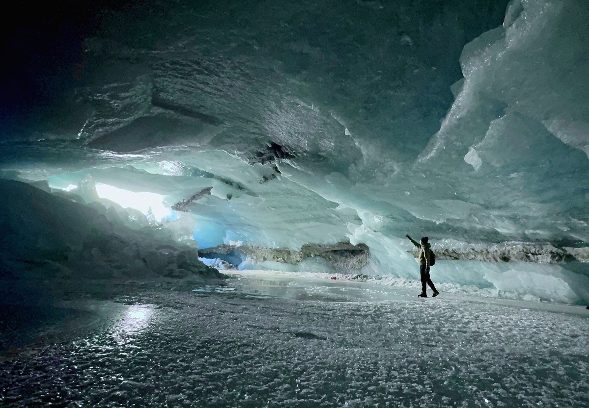 Descubren una nueva cueva de hielo gigante en Tíbet