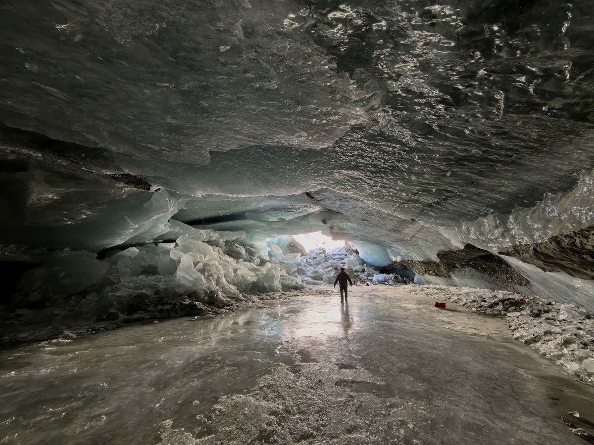 Descubren una nueva cueva de hielo gigante en Tíbet