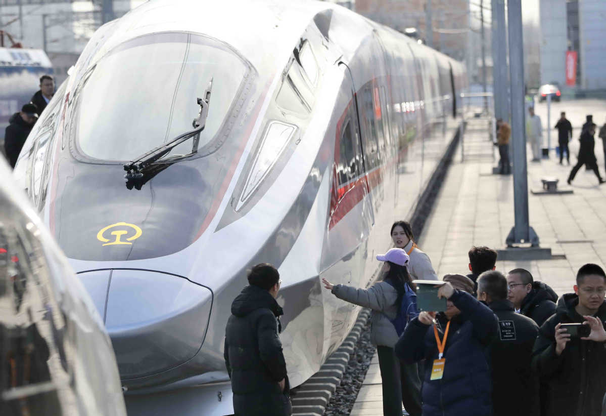 China presenta el prototipo del tren de alta velocidad CR450 en Beijing el domingo. [Foto de Zhang Wei/chinadaily.com.cn]