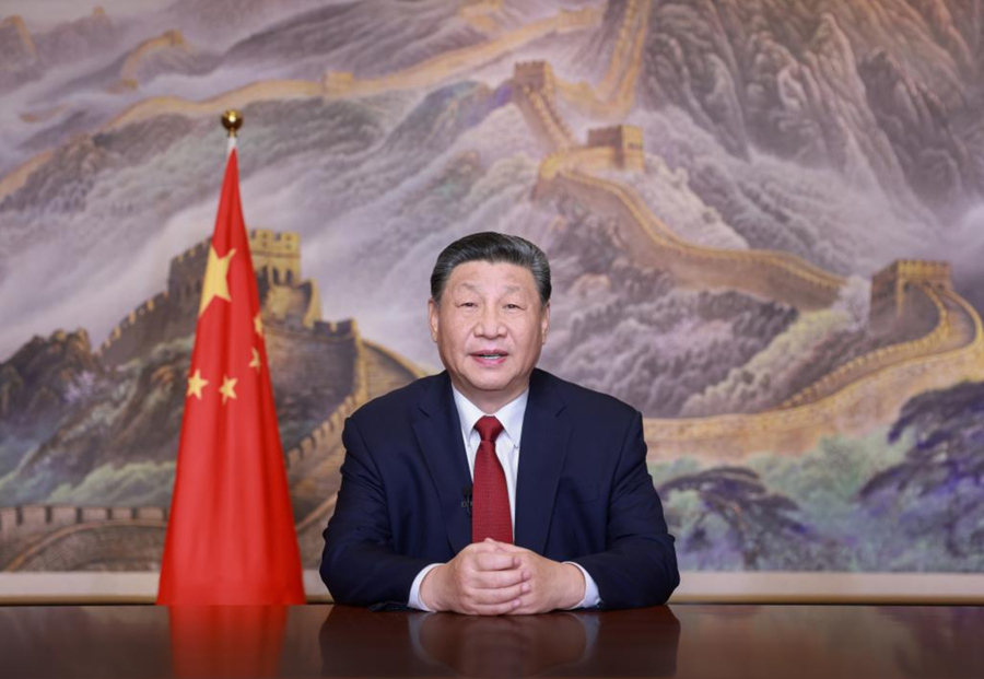 El presidente chino, Xi Jinping, da su mensaje de felicitación a través del Grupo de Medios de China e internet el martes por la noche en Beijing en vísperas del A?o Nuevo 2025. (Xinhua/Ju Peng)