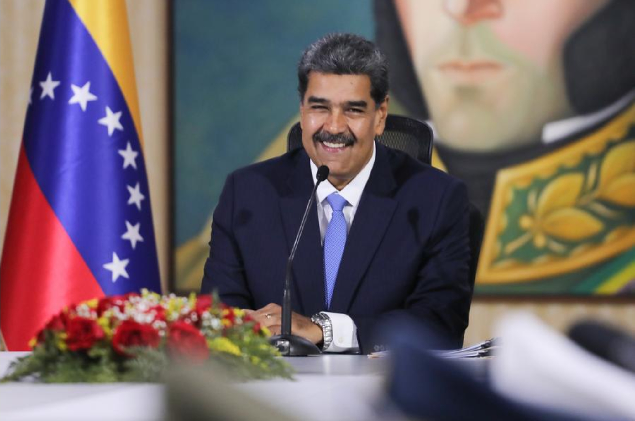 Imagen cedida por la Presidencia de Venezuela del presidente venezolano, Nicolás Maduro, participando en una reunión del Consejo de Defensa de la Nación, en Caracas, capital de Venezuela, el 12 de agosto de 2024. (Xinhua/Presidencia de Venezuela)