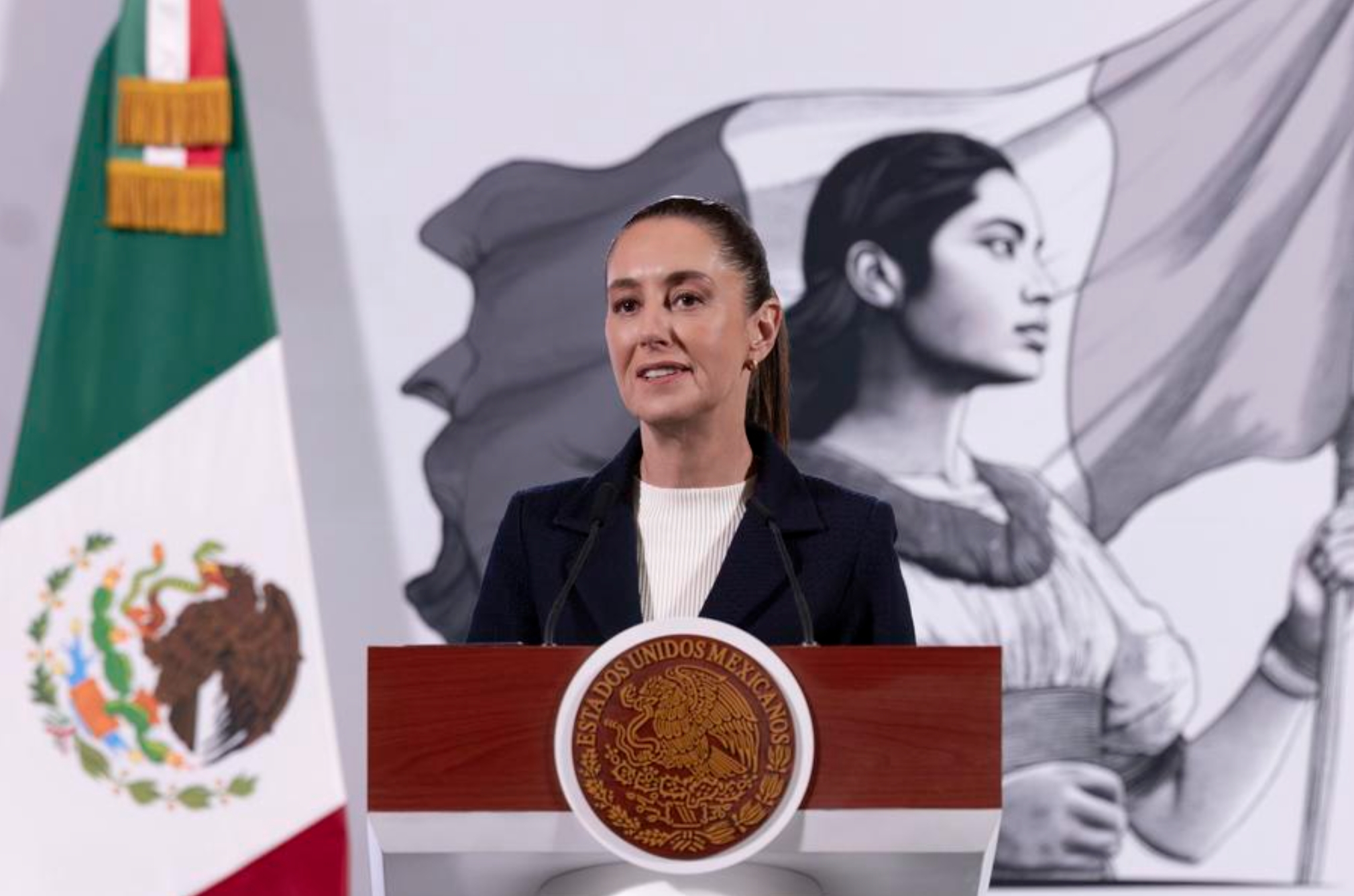 Imagen cedida por la Presidencia de México de la presidenta mexicana, Claudia Sheinbaum, hablando durante su conferencia de prensa matutina, en Palacio Nacional, en la Ciudad de México, capital de México, el 23 de diciembre de 2024. (Xinhua/Presidencia de México)