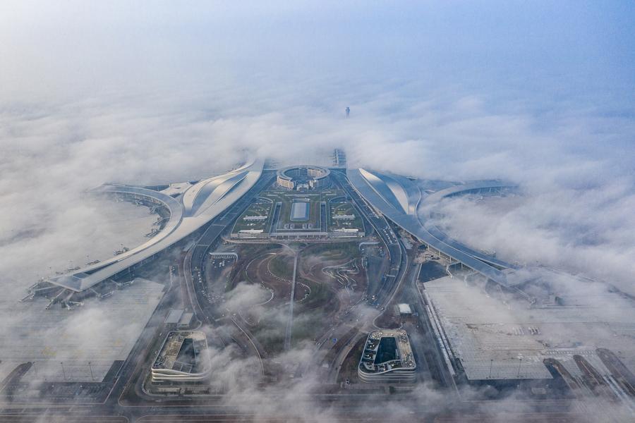 Vista aérea del Aeropuerto Internacional Tianfu de Chengdu, en Chengdu, capital de la provincia de Sichuan, en el suroeste de China, el 12 de abril de 2021. (Xinhua/Wang Ruilin)