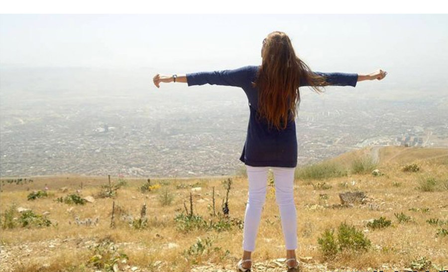 Mujeres iraníes se quitan el velo en internet